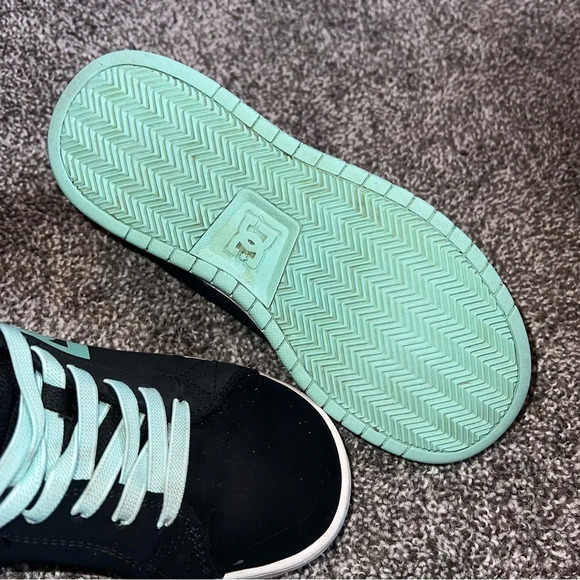 DC Gaveler Casual Low Top Skate Shoes Sneakers Youth Size 3 - Picture 5 of 10